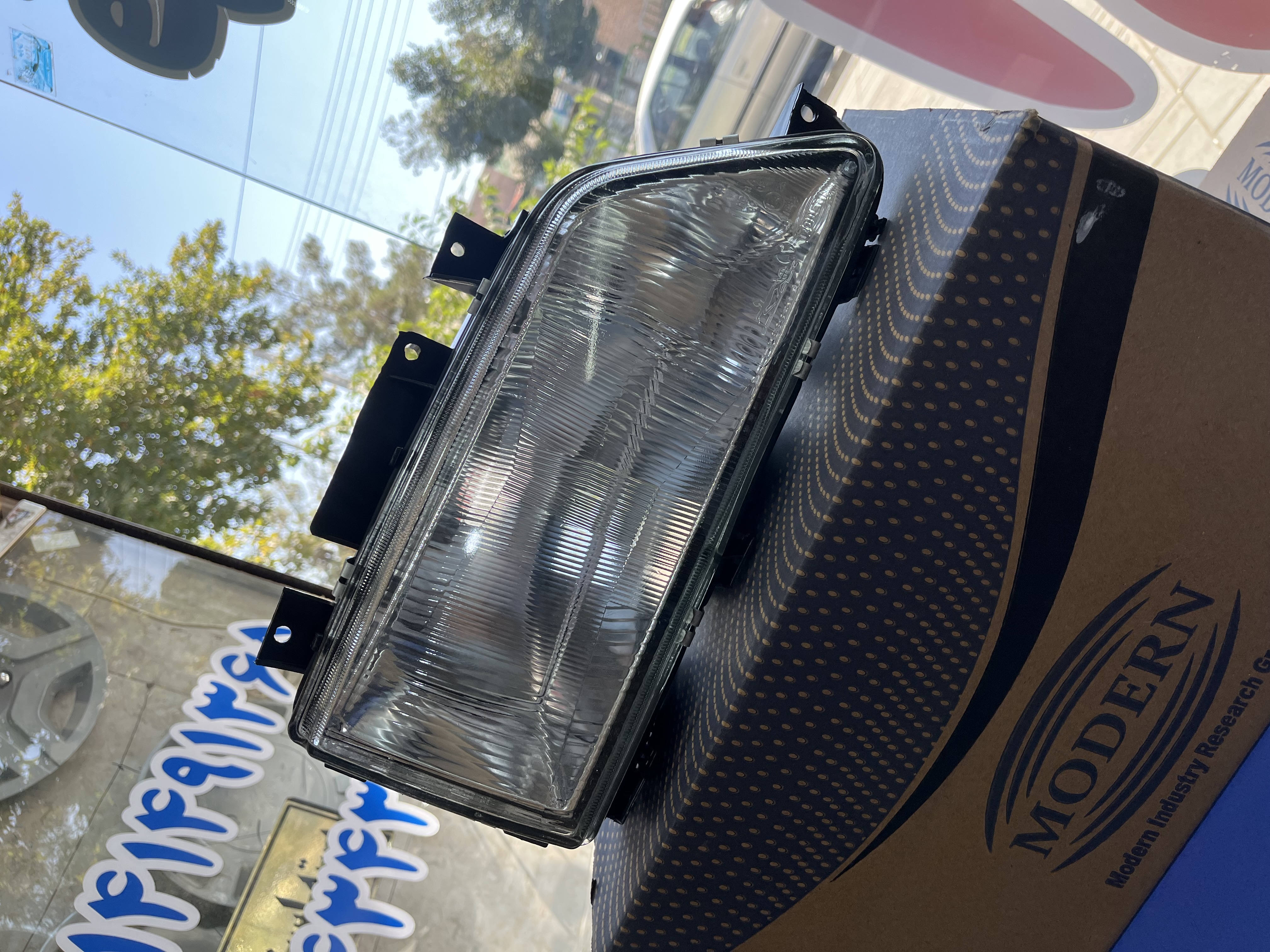 چراغ جلو۴۰۵ شرکت مدرن